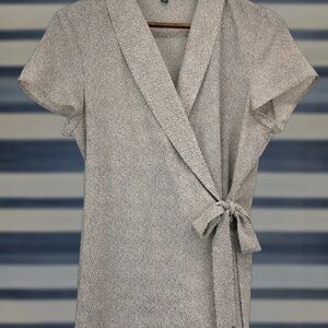 Adrianna Papell Women’s Beige Black Short Sleeve Wrap Front Blouse Size Small